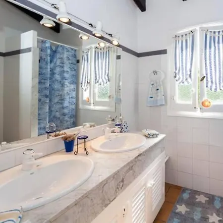 빌라 En Cap En Font *